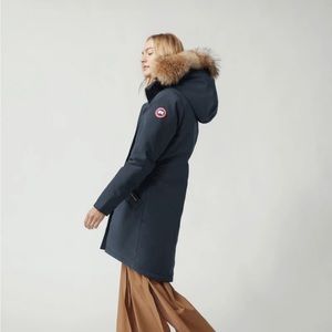 Canada Goose Rossclair Parka. Size Medium